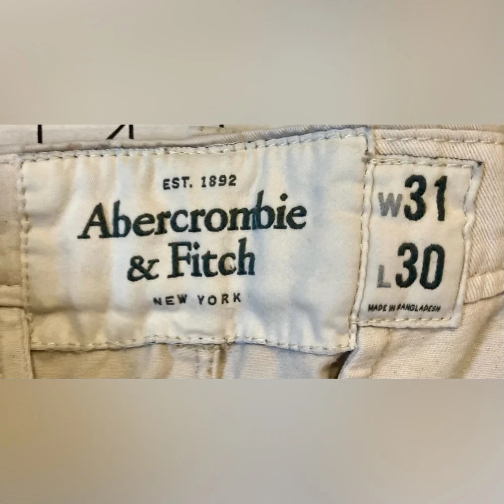 Abercrombie &‎ Fitch Men’s Size 31/30 Beige Button Fly Chino Pants